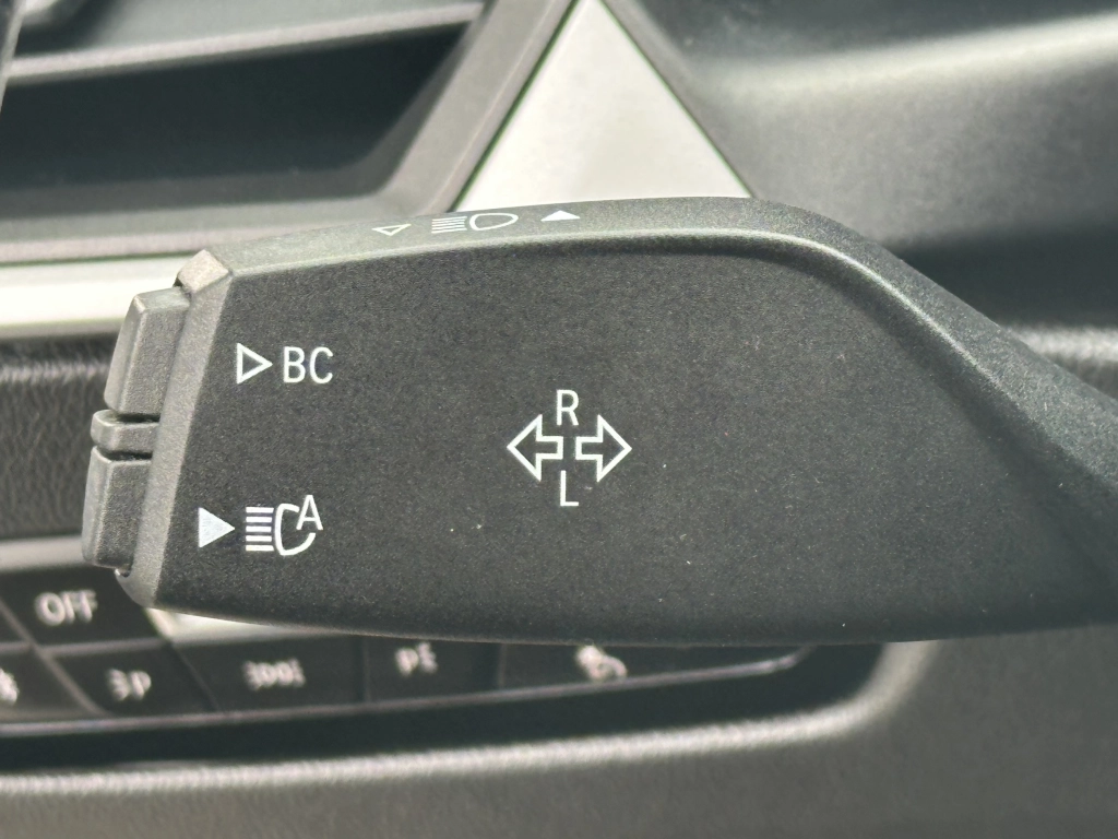 BMW 318 d Touring Aut. / Widescreen / LED 
