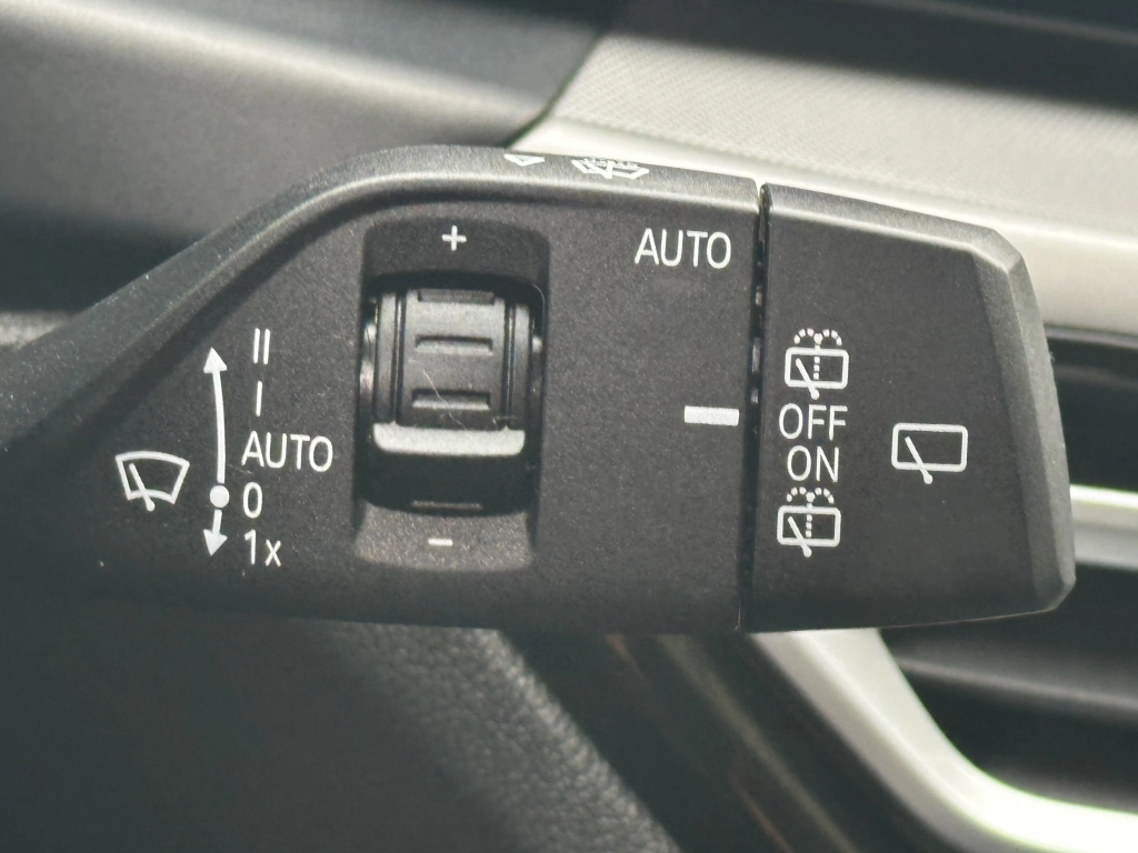 BMW 318 d Touring Aut. / Widescreen / LED 
