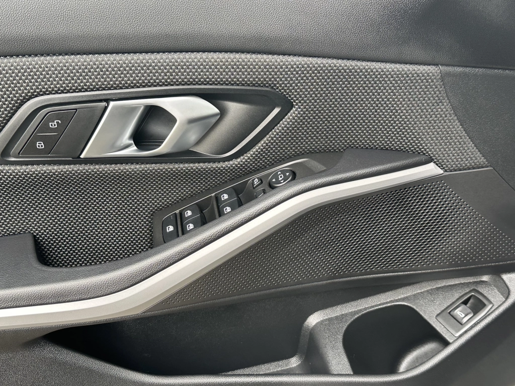 BMW 318 d Touring Aut. / Widescreen / LED 
