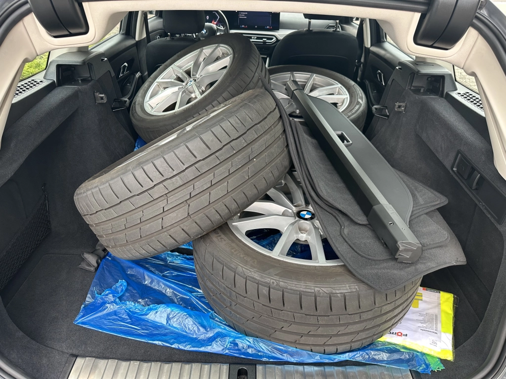 BMW 318 d Touring Aut. / Widescreen / LED 

