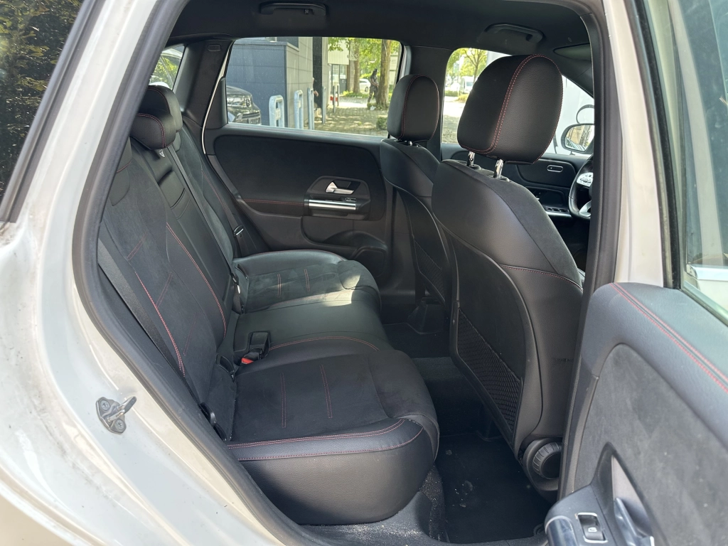 Mercedes-Benz B 200 7G-DCT AMG-LINE / VIRTUAL COCKPIT /...