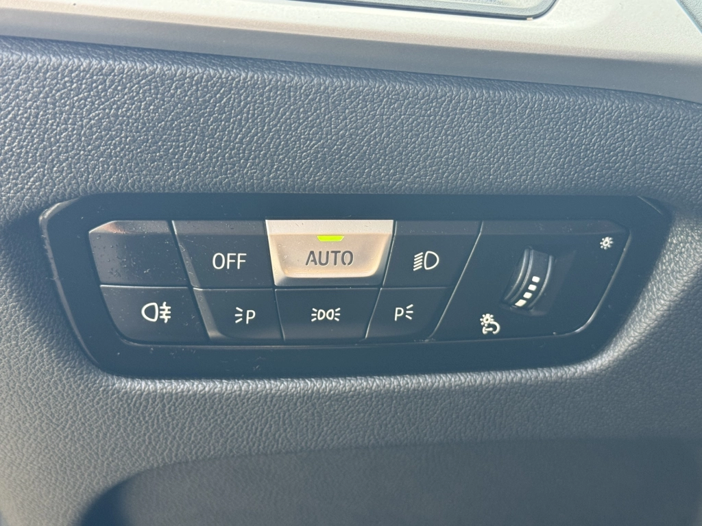 BMW 320 d Touring xDrive Aut. / Curved Display 