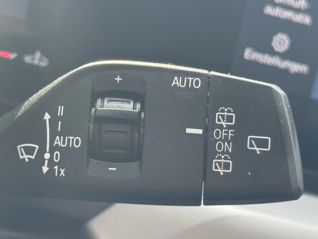 BMW 320 d Touring xDrive Aut. / Curved Display 