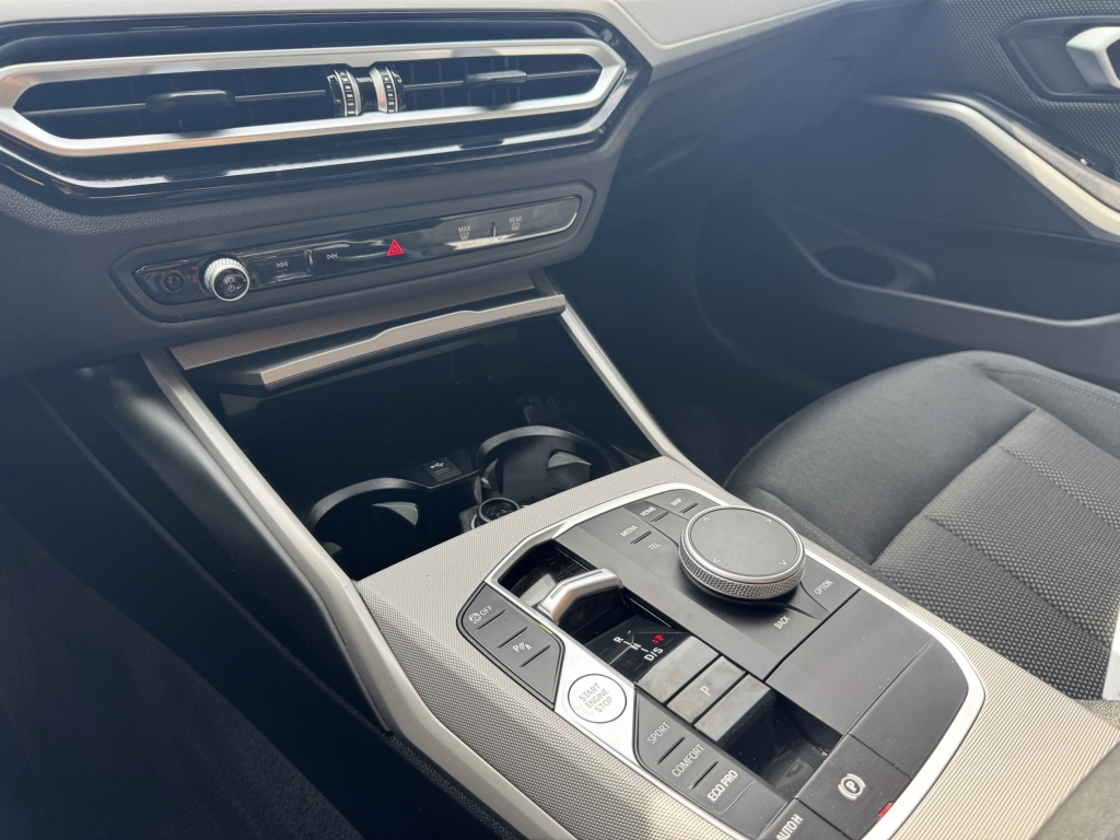 BMW 320 d Touring xDrive Aut. / Curved Display 