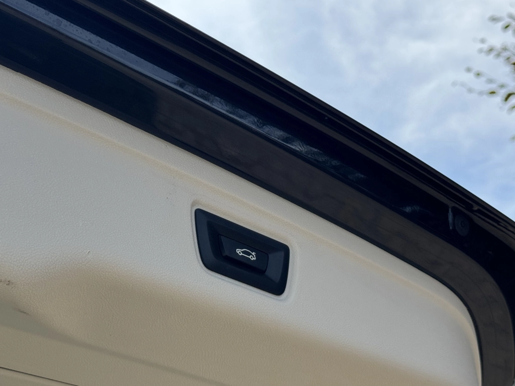 BMW 320 d Touring xDrive Aut. / Curved Display 