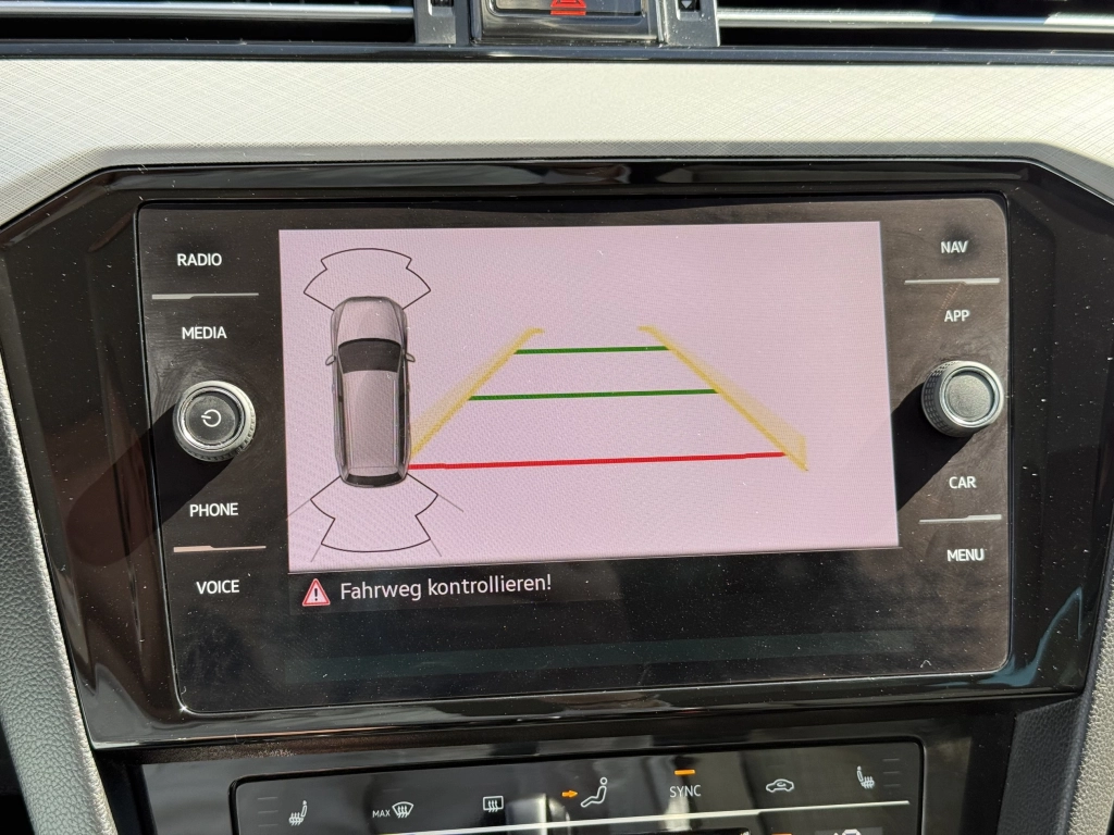 VW Passat Variant 2.0 TDI SCR DSG Business / ACC