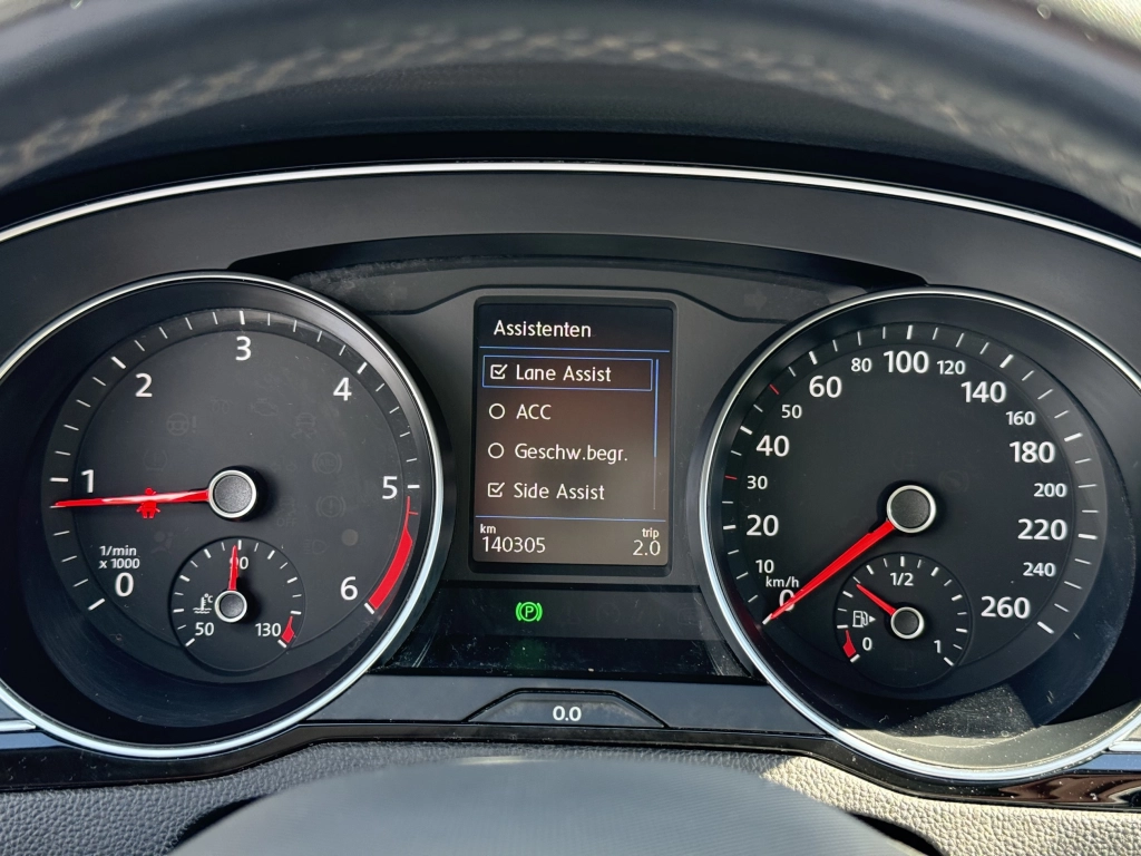 VW Passat Variant 2.0 TDI SCR DSG Business / ACC