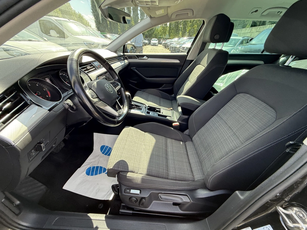 VW Passat Variant 2.0 TDI SCR DSG Business / ACC