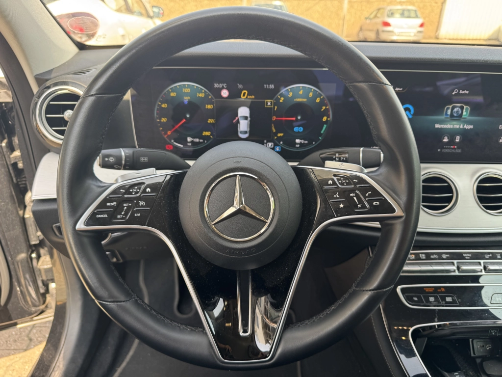 Mercedes-Benz E 300 e 9G-TRONIC / Widescreen Cockpit / TOTW.