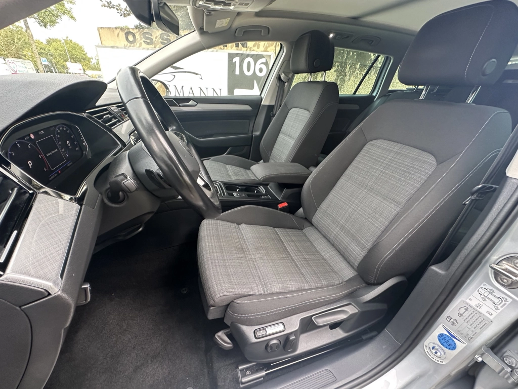 VW Passat Variant 2.0 TDI SCR DSG Business / ACC 