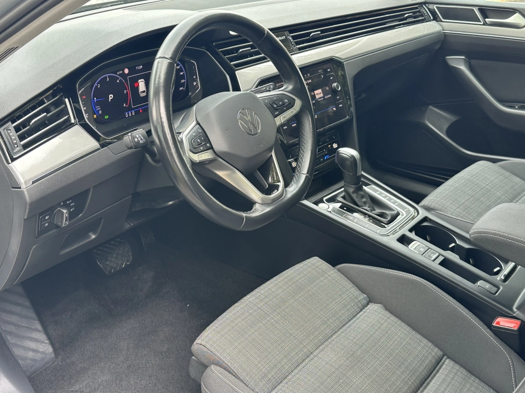 VW Passat Variant 2.0 TDI SCR DSG Business / ACC 