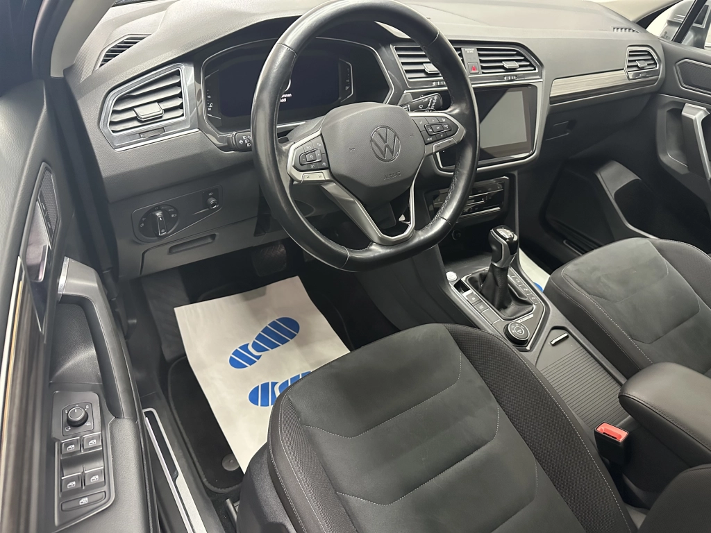 VW Tiguan Allspace Elegance 4Motion"7 SITZER-NAVI"