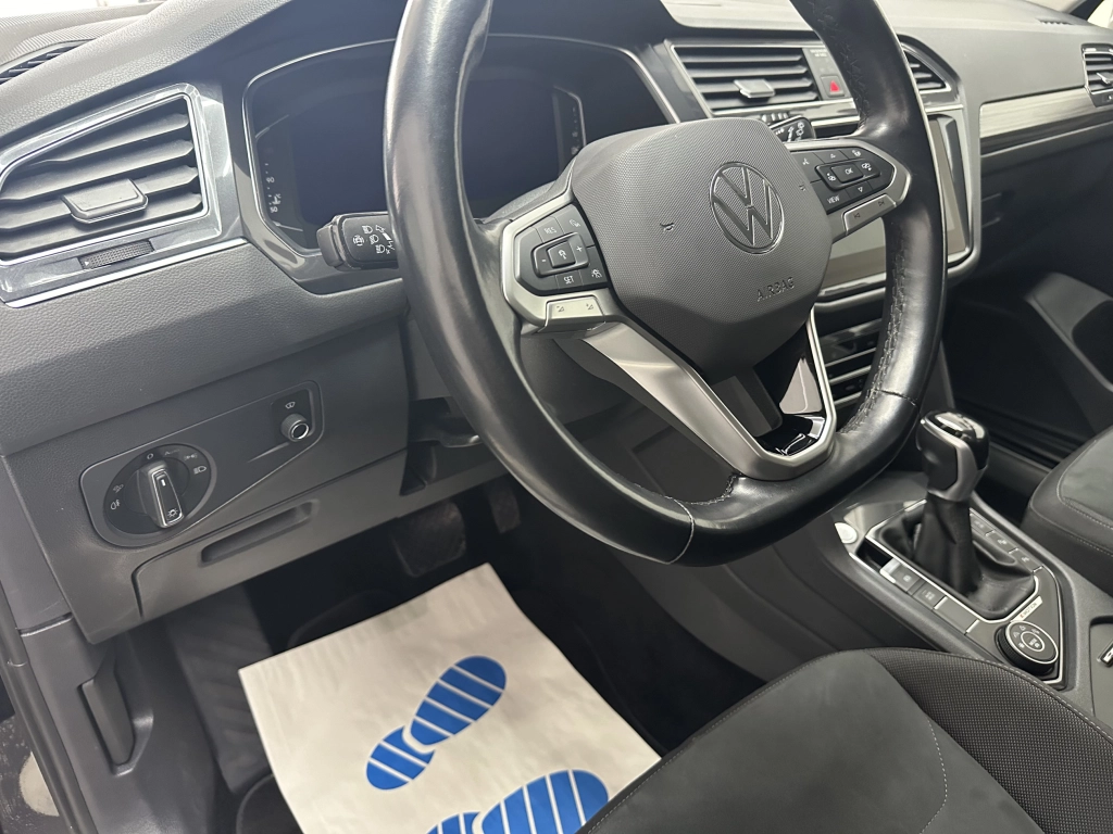 VW Tiguan Allspace Elegance 4Motion"7 SITZER-NAVI"