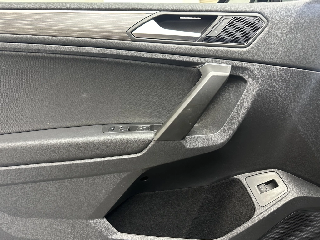 VW Tiguan Allspace Elegance 4Motion"7 SITZER-NAVI"
