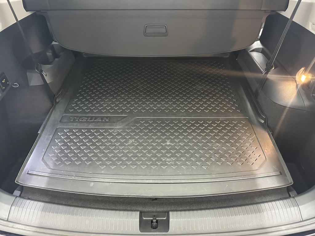 VW Tiguan Allspace Elegance 4Motion"7 SITZER-NAVI"