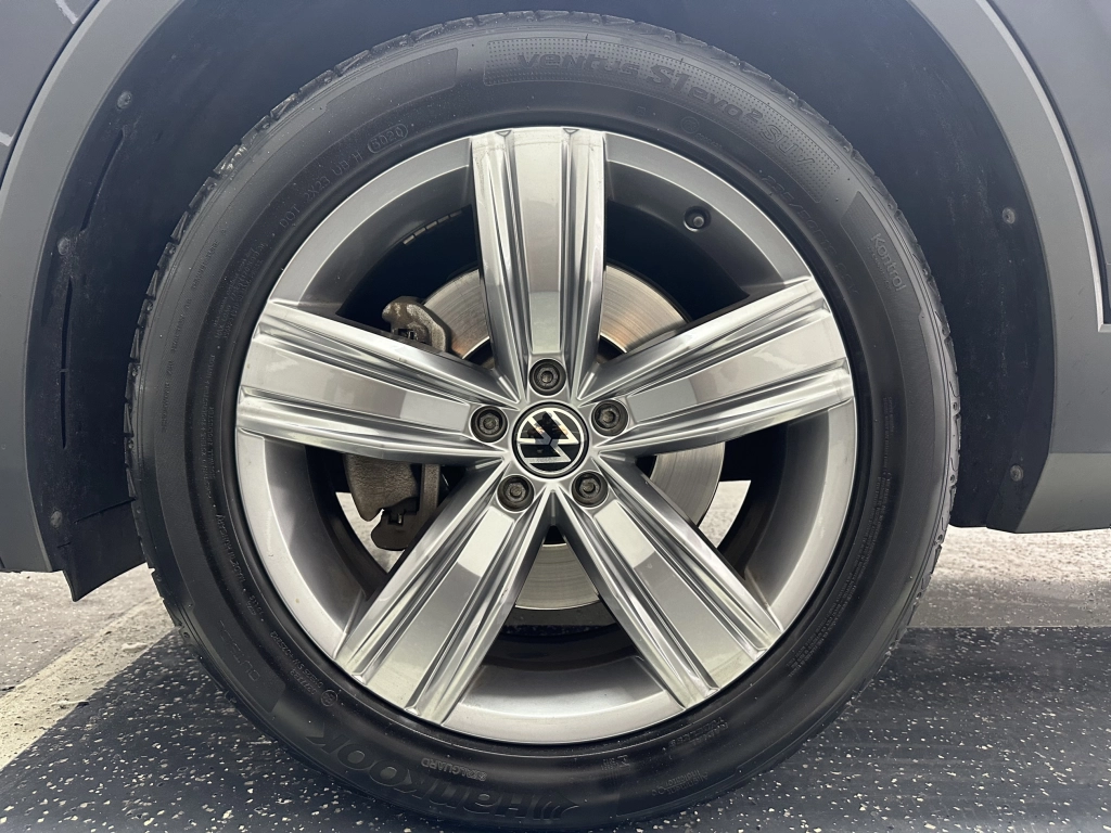 VW Tiguan Allspace Elegance 4Motion"7 SITZER-NAVI"