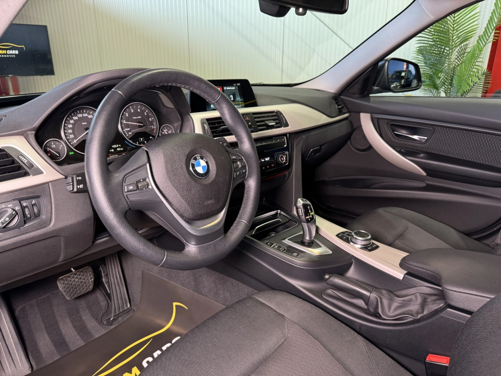 BMW 318 i Touring*LED*NAVI*SHZG*AHK*TEMPO*KLIMAAUTO.