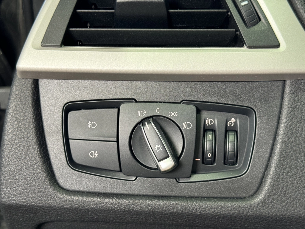 BMW 318 i Touring*LED*NAVI*SHZG*AHK*TEMPO*KLIMAAUTO.