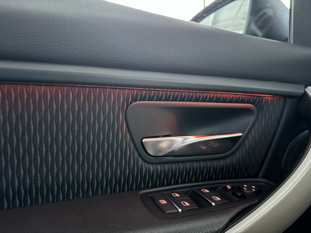 BMW 318 i Touring*LED*NAVI*SHZG*AHK*TEMPO*KLIMAAUTO.