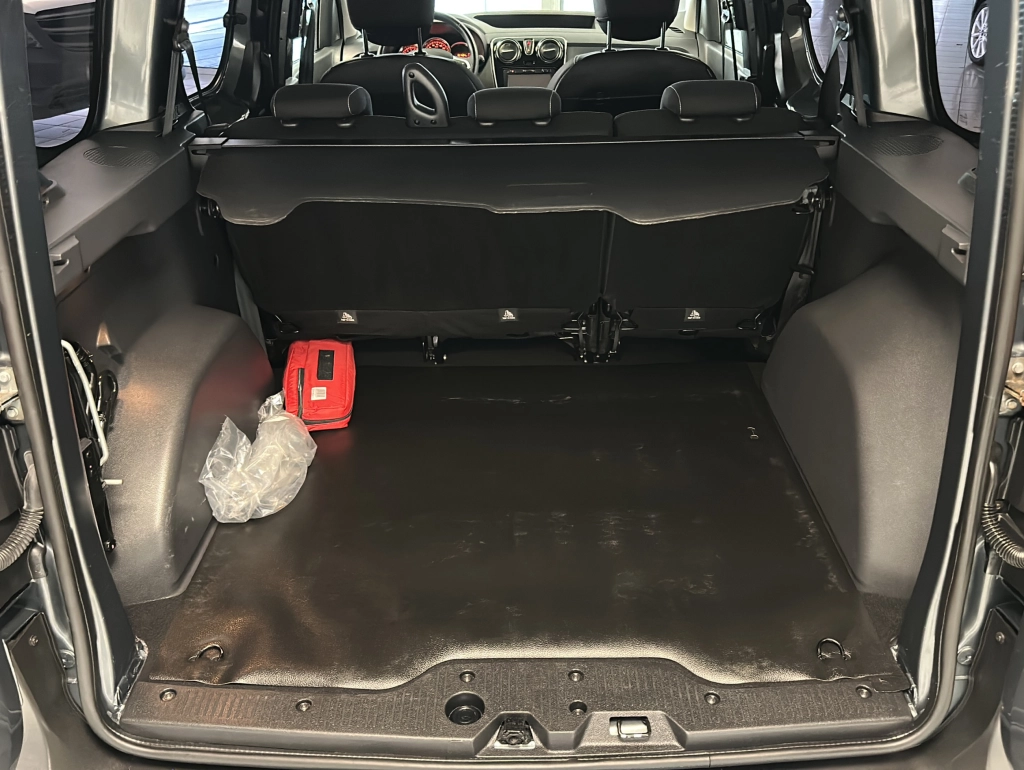 Dacia Dokker 1.2 TCe Stepway Celebration KAM|NAVI|SHZ