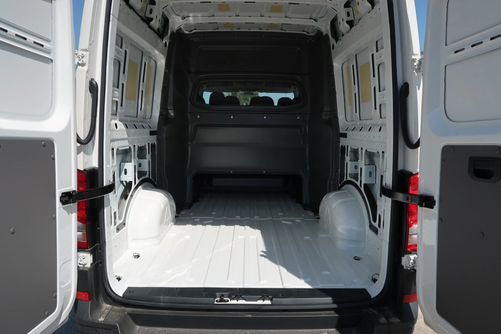 VW CRAFTER Kasten DOKA 35 mittellang Hochdach FWD