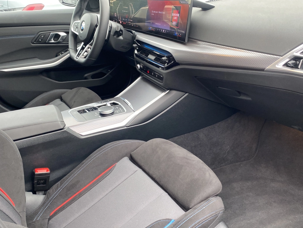BMW 330 i Touring xDrive M Sport*ACC*HiFi*Kamera*