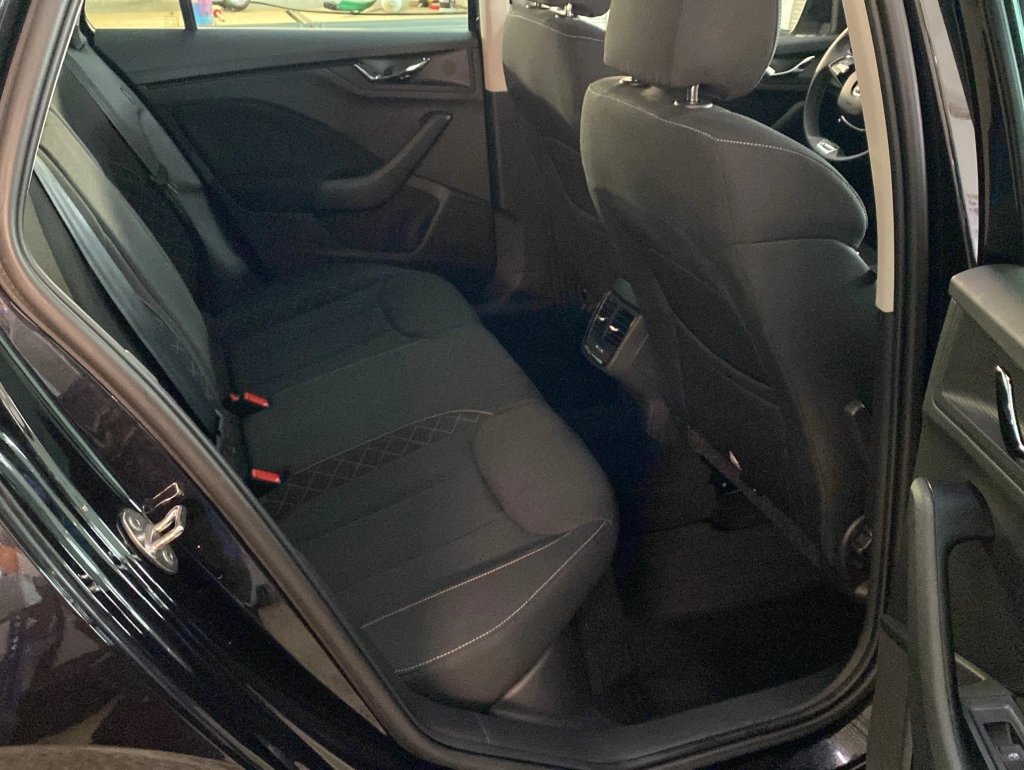 Skoda Kamiq 1.0 TSI DSG Ambition*Navi*Kamera*Voll LED*
