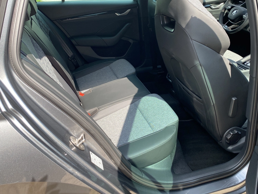 Skoda Octavia Combi 2.0TDI DSG Sportline Facelift*Pano