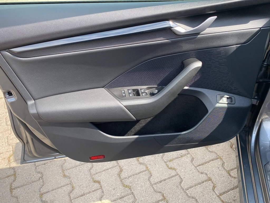 Skoda Octavia Combi 2.0TDI DSG Sportline Facelift*Pano