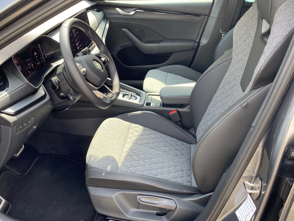 Skoda Octavia Combi 2.0TDI DSG Sportline Facelift*Pano