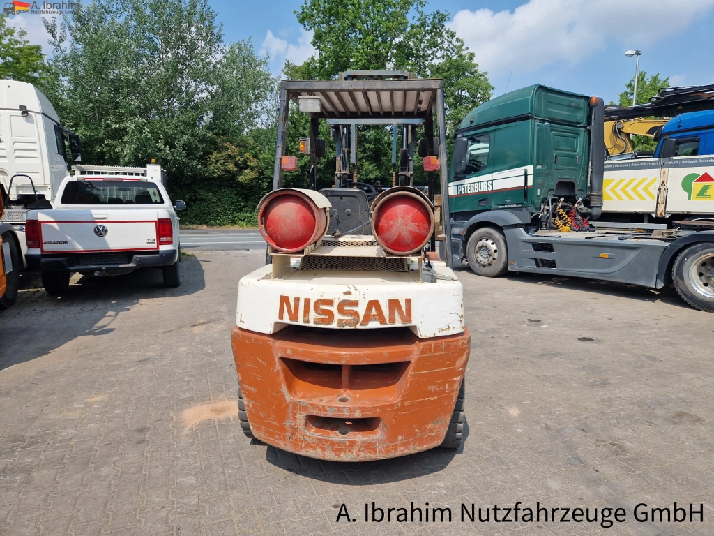Nissan BF 03-40  4t Stapler