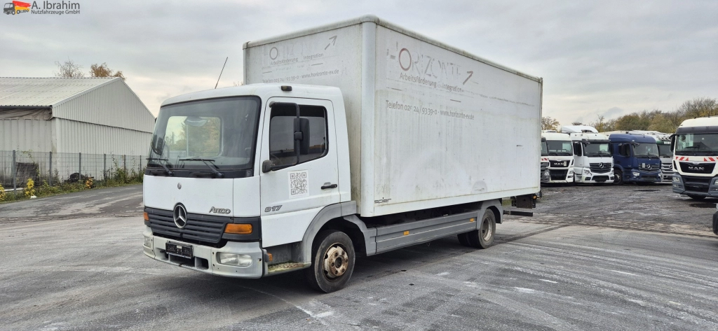 Mercedes-Benz 817 Möbelkoffer