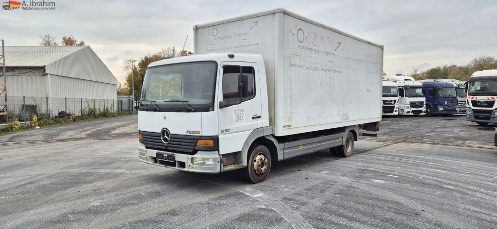 Mercedes-Benz 817 Möbelkoffer