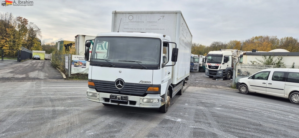 Mercedes-Benz 817 Möbelkoffer