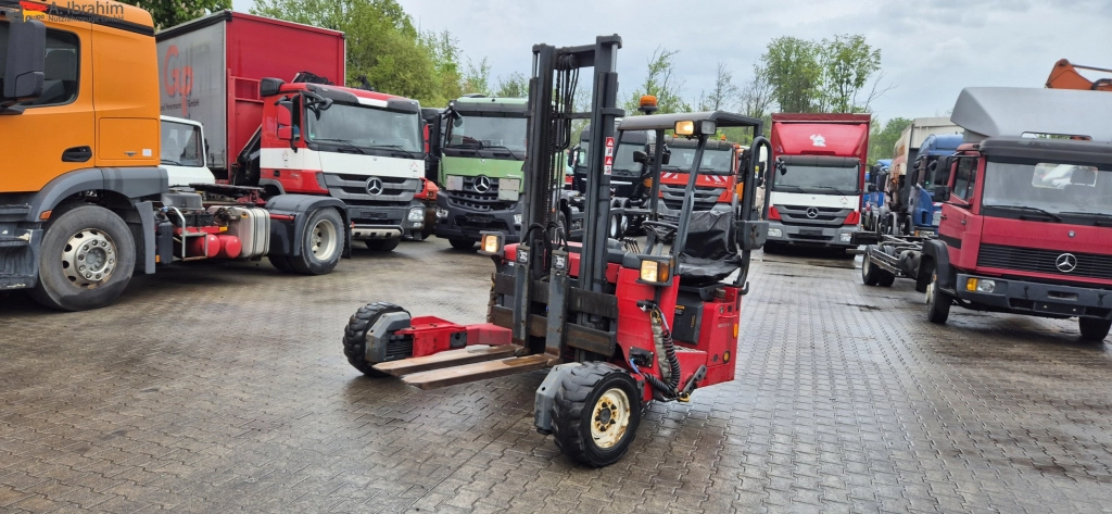 ANDERE Moffett  4 Wege Stapler 20.4einsatzbereit 3 Stck. vorhanden