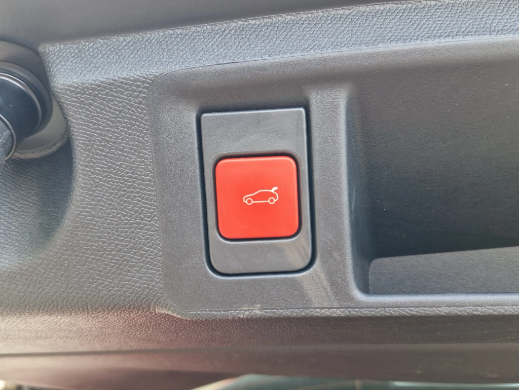 Peugeot 308 SW PHEV 225 e-AT GT LED Navi Kamera Sound Keyless ToterWinkel Alu 18