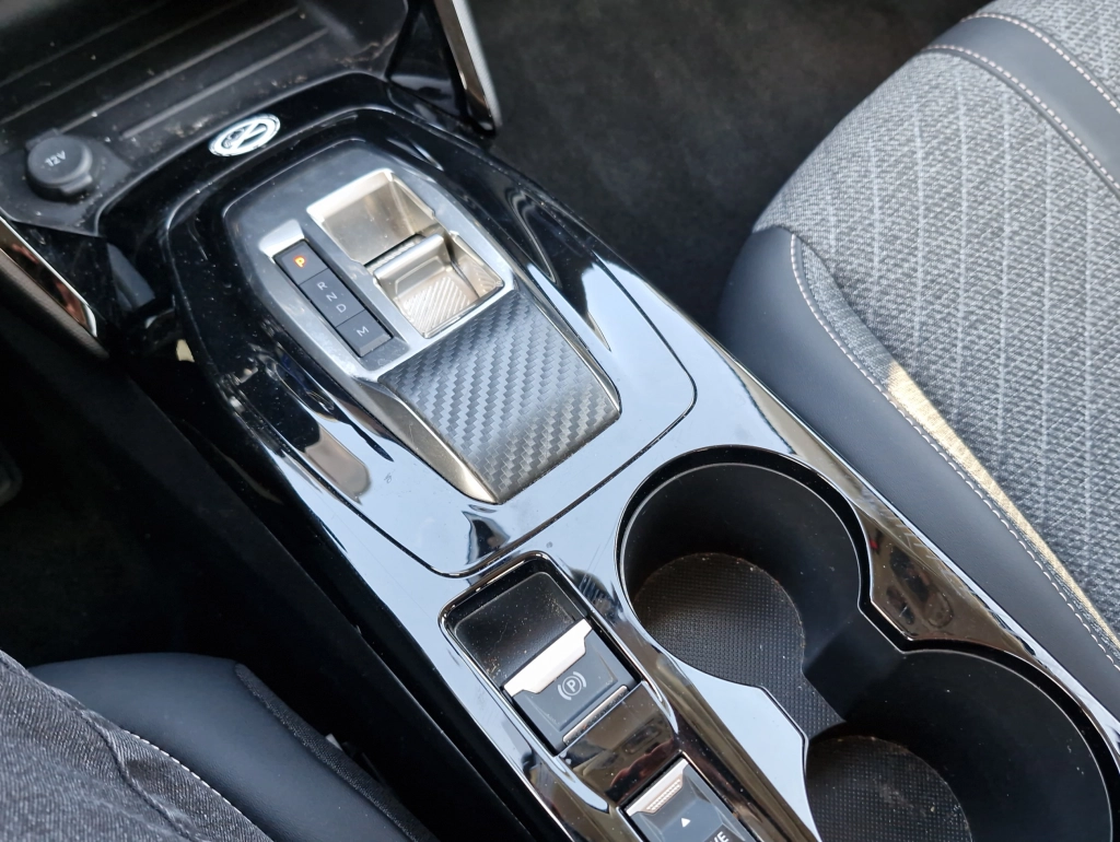Peugeot 208 PureTech 100 Allure AT LED Kamera PDC CarPlay Alu 16