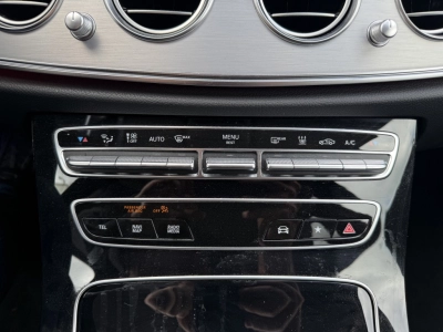 Mercedes-Benz E300 de T Avantgarde ACC Navi Kamera Leder LED