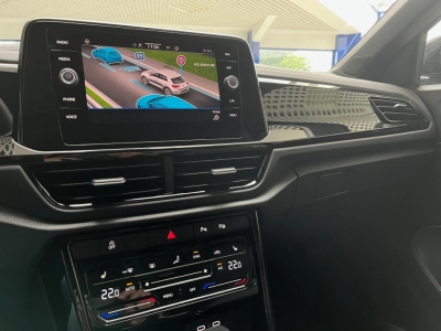 VW T-Roc R-LINE 1.5 TSI-DSG Black+Style,Pan.-Dach