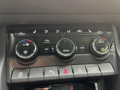 Skoda Karoq 1.5 TSI DSG+AHK+RFK+ACC+Navi+el.Heckkl.++
