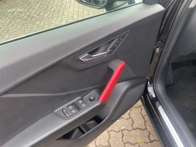 Audi Q2 1.4 TFSI Sport DSG NAVI AHK SITZHEIZUNG