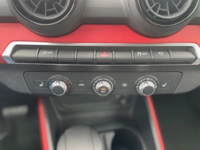 Audi Q2 1.4 TFSI Sport DSG NAVI AHK SITZHEIZUNG