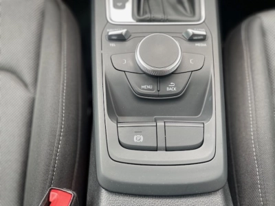 Audi Q2 1.4 TFSI Sport DSG NAVI AHK SITZHEIZUNG