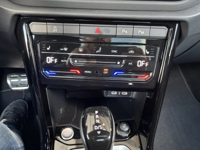 VW T-Roc R-LINE 1.5 TSI-DSG Black+Style,Pan.-Dach