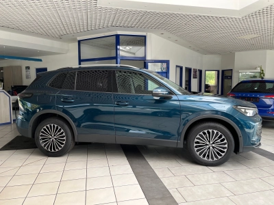 VW Tiguan 1.5 eTSI-DSG,Life,LED+,Komfort,AHK,18-Zoll