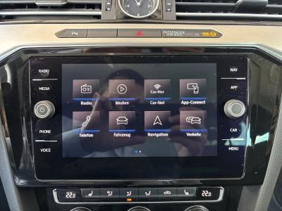 VW Passat Variant 1.8 TSI-DSG Highline ACC AHK LED
