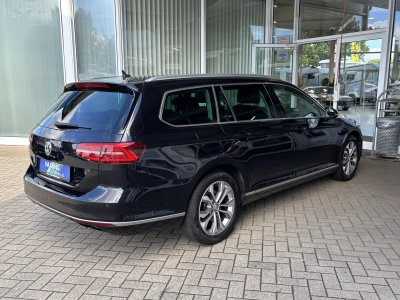 VW Passat Variant 1.8 TSI-DSG Highline ACC AHK LED