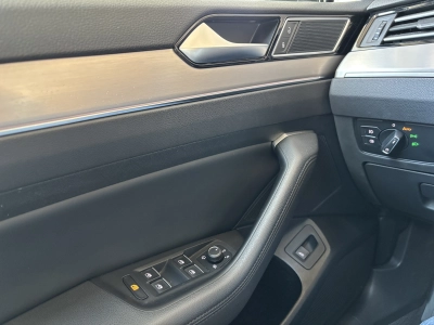 VW Passat Variant 1.8 TSI-DSG Highline ACC AHK LED
