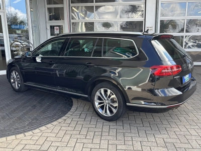 VW Passat Variant 1.8 TSI-DSG Highline ACC AHK LED