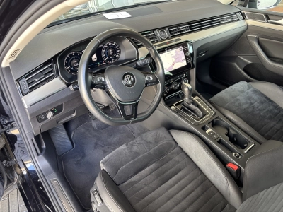 VW Passat Variant 1.8 TSI-DSG Highline ACC AHK LED